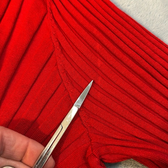 INC International Concepts Deep V Neck Red Ribbed Fitted Rayon Acrylic Women’s L - Picture 9 of 10